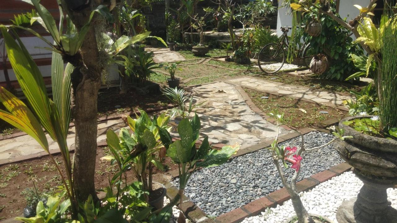 Serongga Guest House Lebih 외부 사진