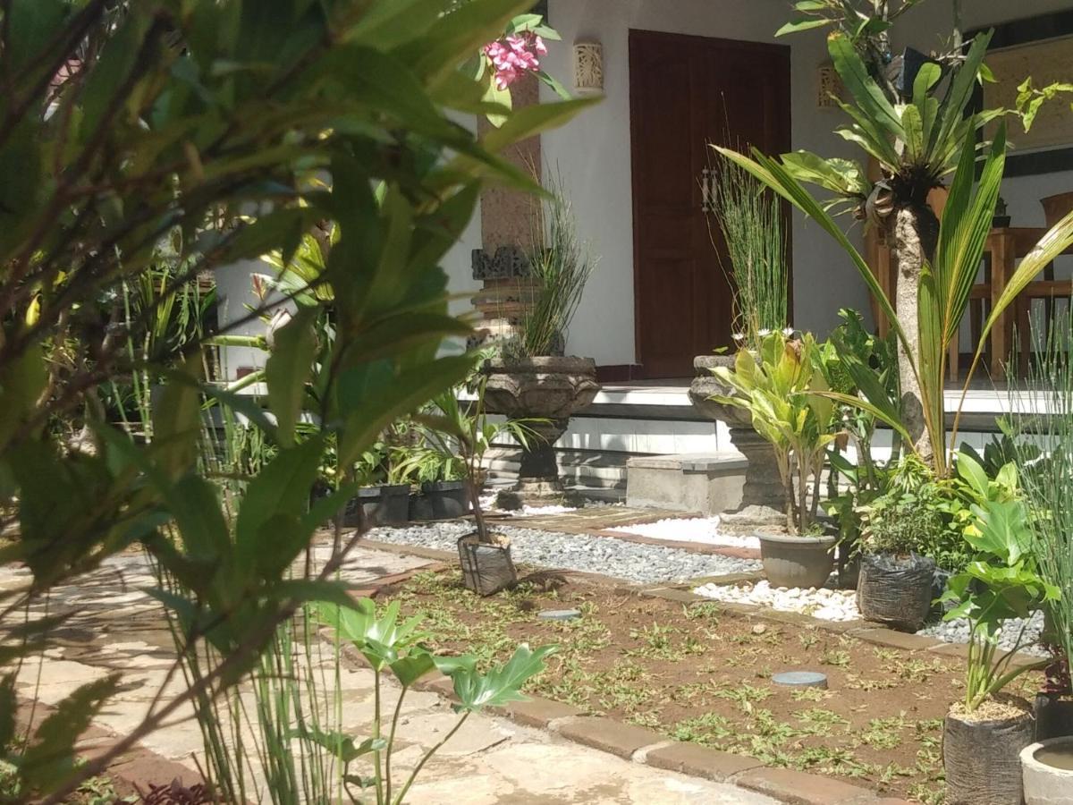 Serongga Guest House Lebih 외부 사진