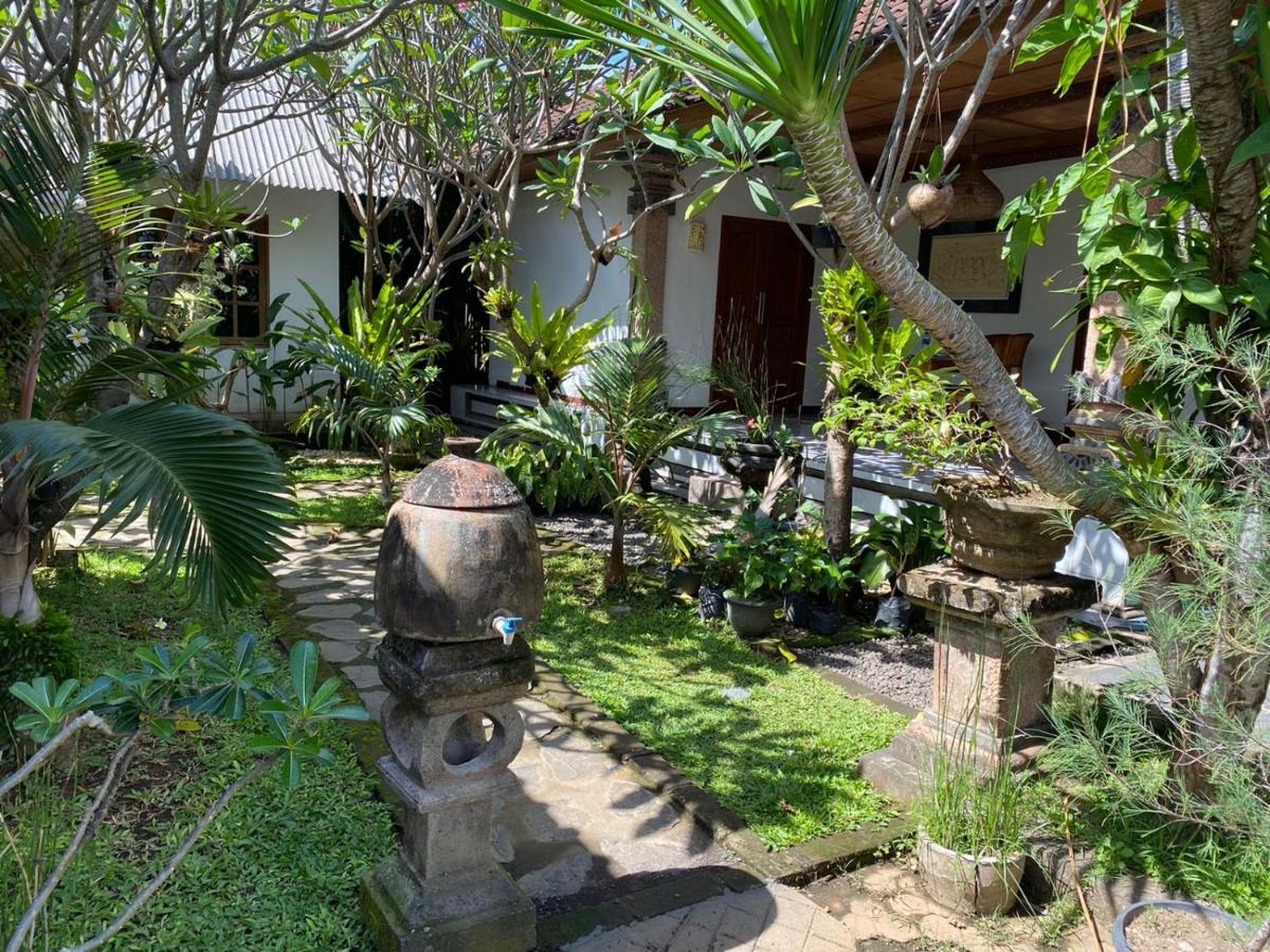 Serongga Guest House Lebih 외부 사진