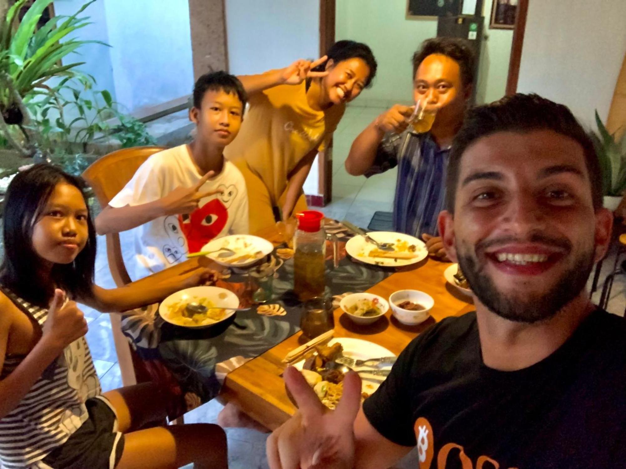 Serongga Guest House Lebih 외부 사진