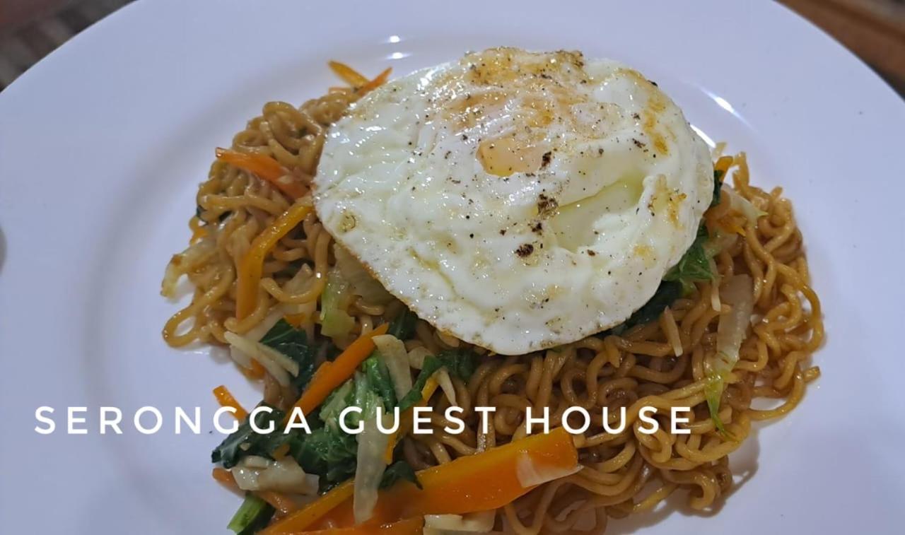 Serongga Guest House Lebih 외부 사진
