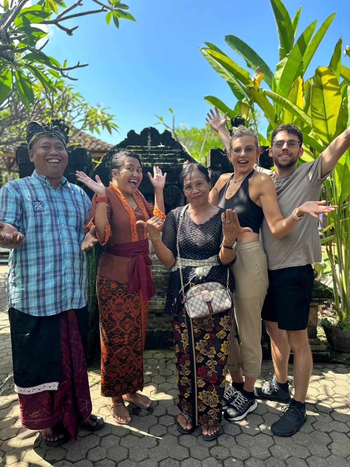 Serongga Guest House Lebih 외부 사진