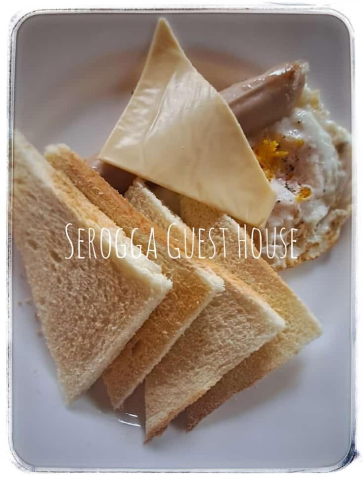 Serongga Guest House Lebih 외부 사진